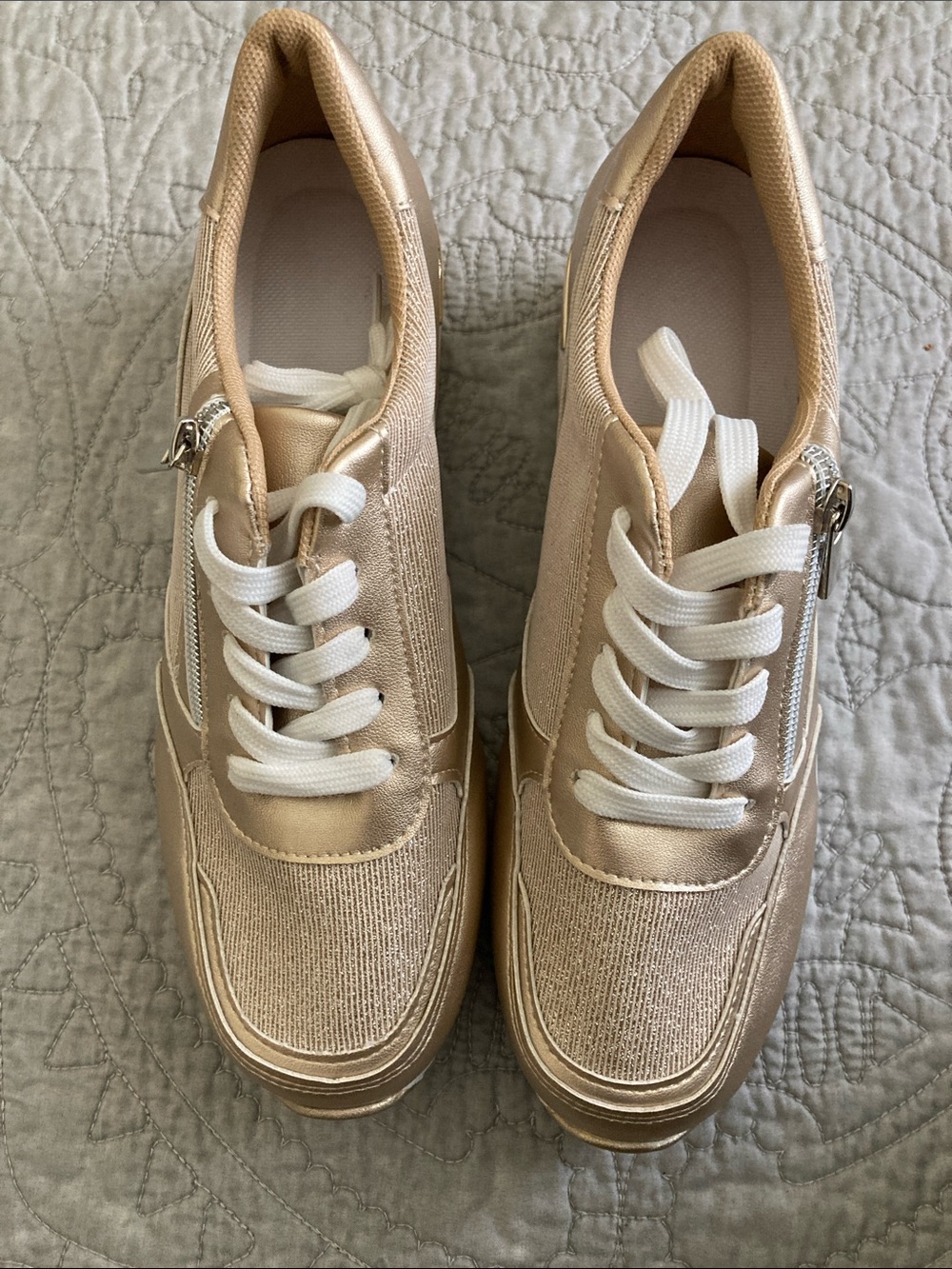 Source Unknown Gold Metallic Lace-Up Sneakers with White Laces